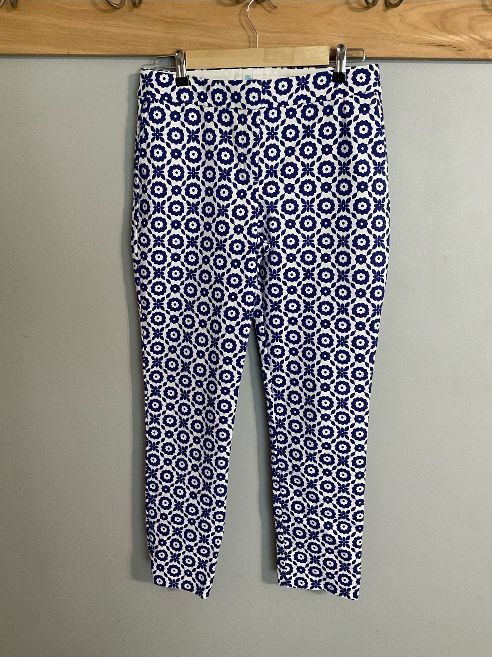 Boden Blue & White Floral stretch Slimming Ankle Cropped Trouser